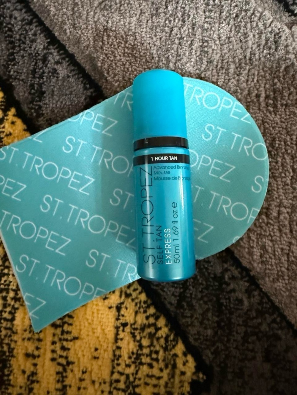 St. Tropez Self Tan Express Bronzing Mousse + Mitt